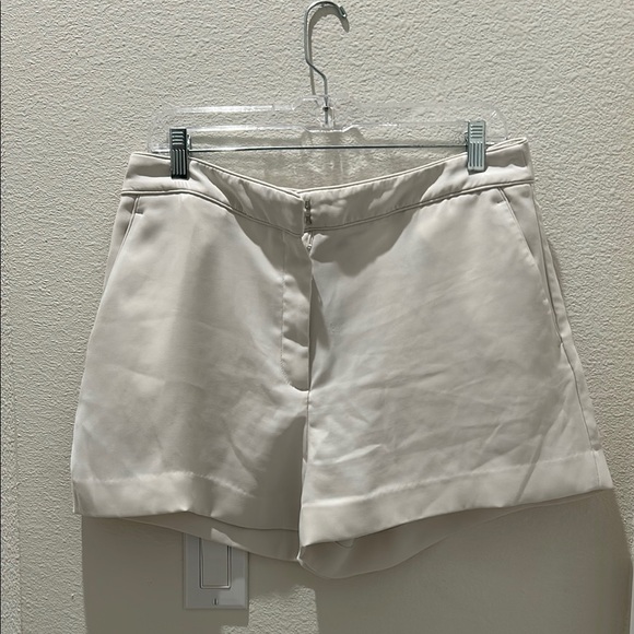 H&M Pants - h&M Women's Cream Shorts with Pockets